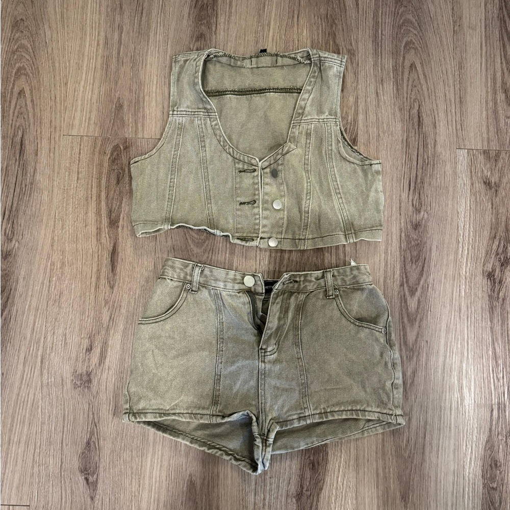 PrettyLittleThing Olive Jean Shorts